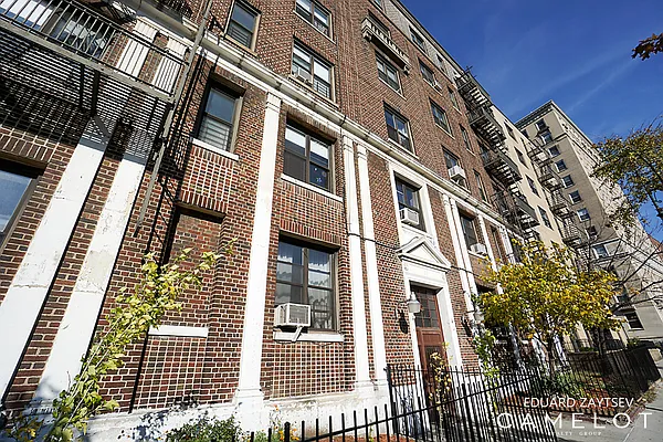 Rented by Camelot Realty Group | media 16