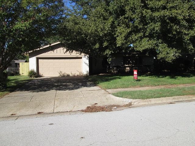 1st image of 1009 N Ector Dr