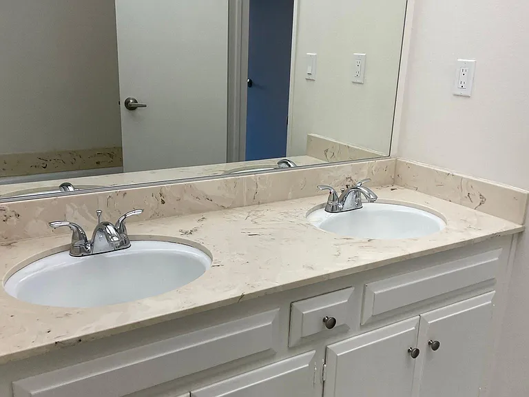 Shared Bath with duel sinks