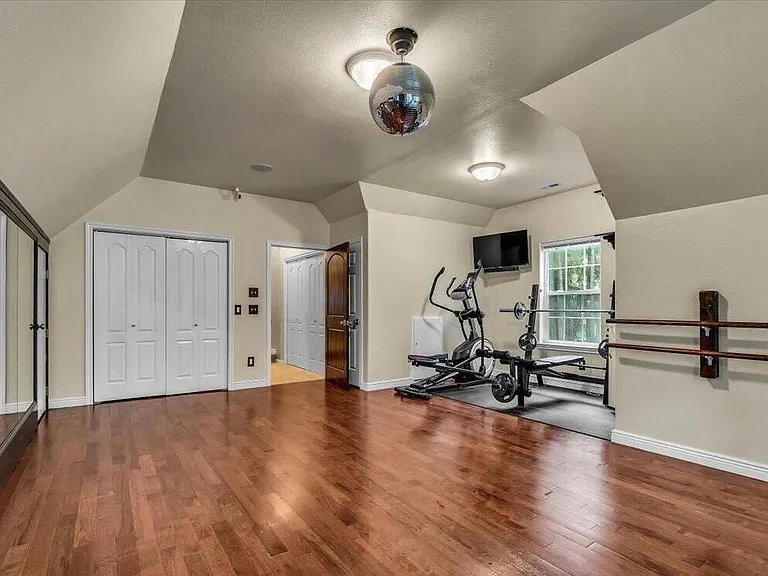 N Ferndale Dr — Photo 10