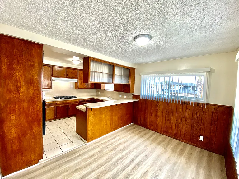 12644 York Ave #E — Photo 4