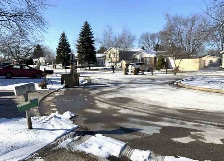 Exterior Neighborhood (street photo)