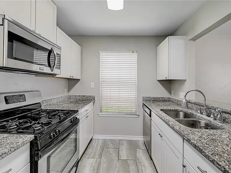 906 Cactus Dr — Photo 9