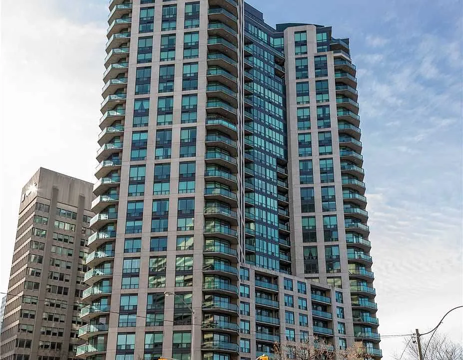 300 Bloor St E #905