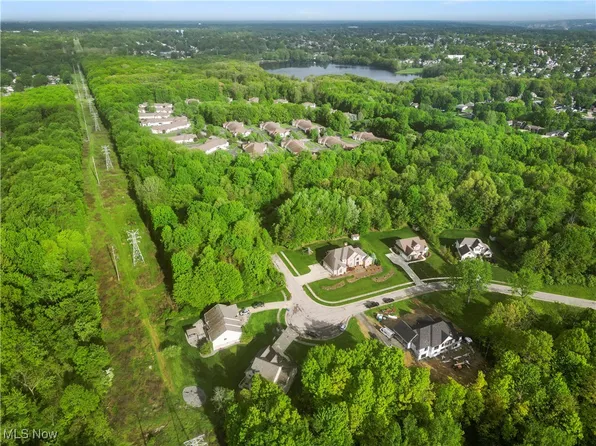 5346 Clingan Trails Blvd, Struthers, OH 44471