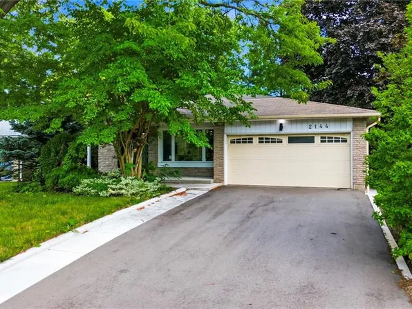 2144 Rebecca St, Oakville, ON L6L 2A5