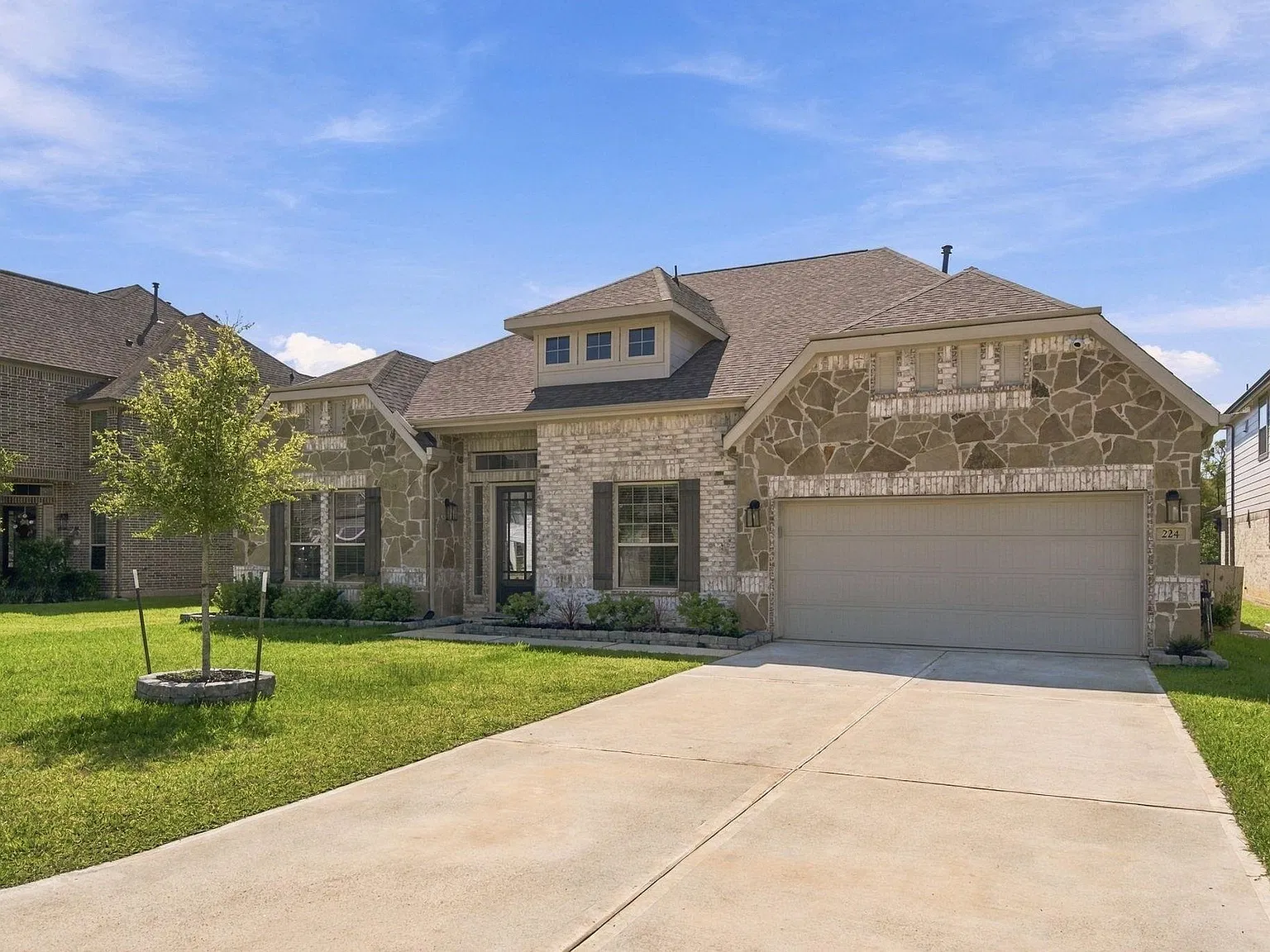 4 bed, 3.0 bath, 3290 sqft, $3,400 — Photo 3