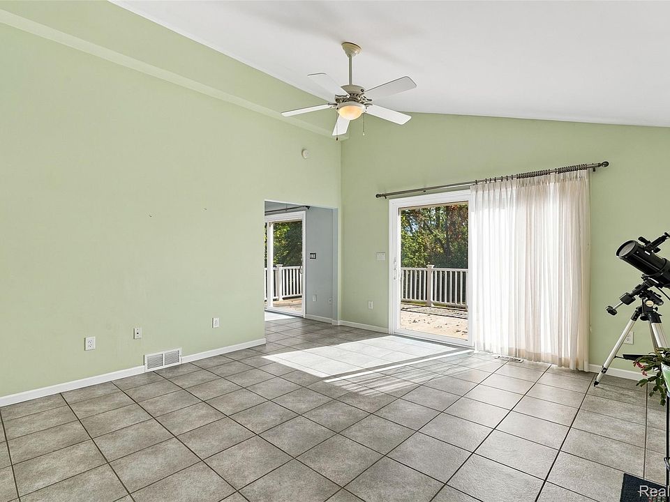 804 E Avon Rd, photo 18