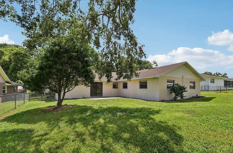 4 bed, 2.0 bath, 1925 sqft, $3,500 — Photo 2