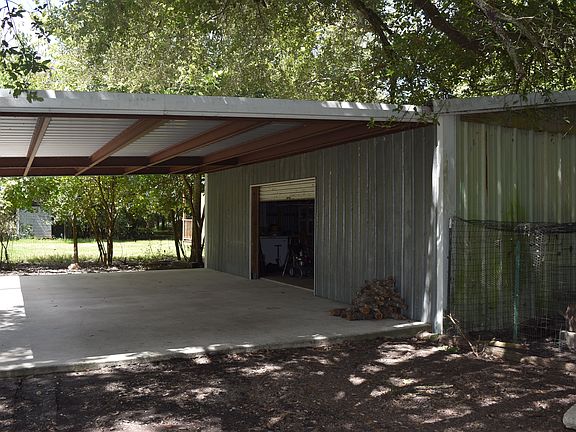 Shop / Garage / Carport