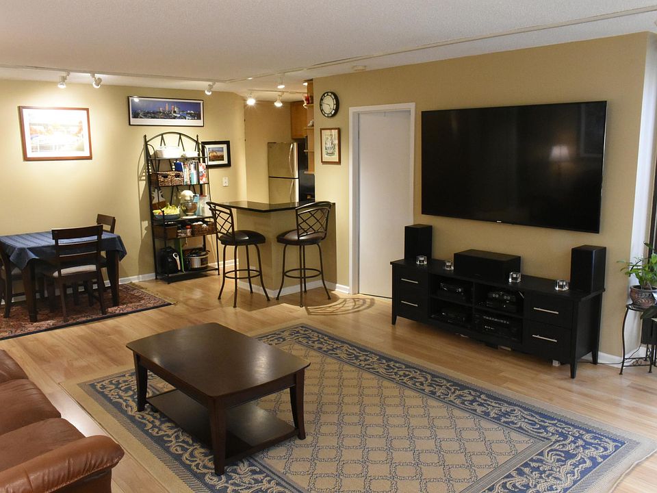 Open Living room/kitchen