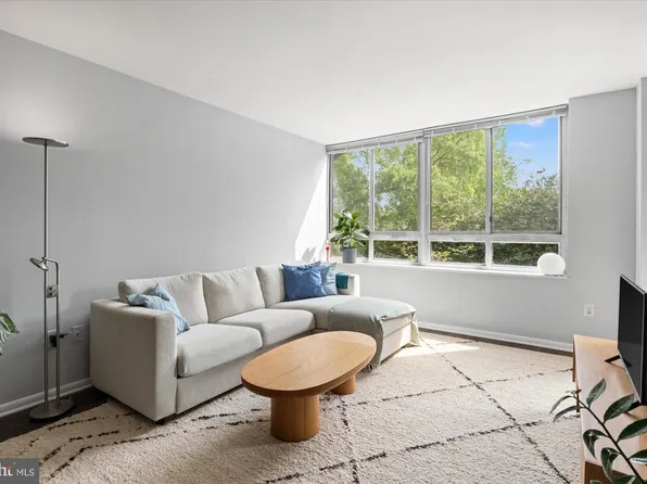 355 I St SW #217, Washington, DC 20009