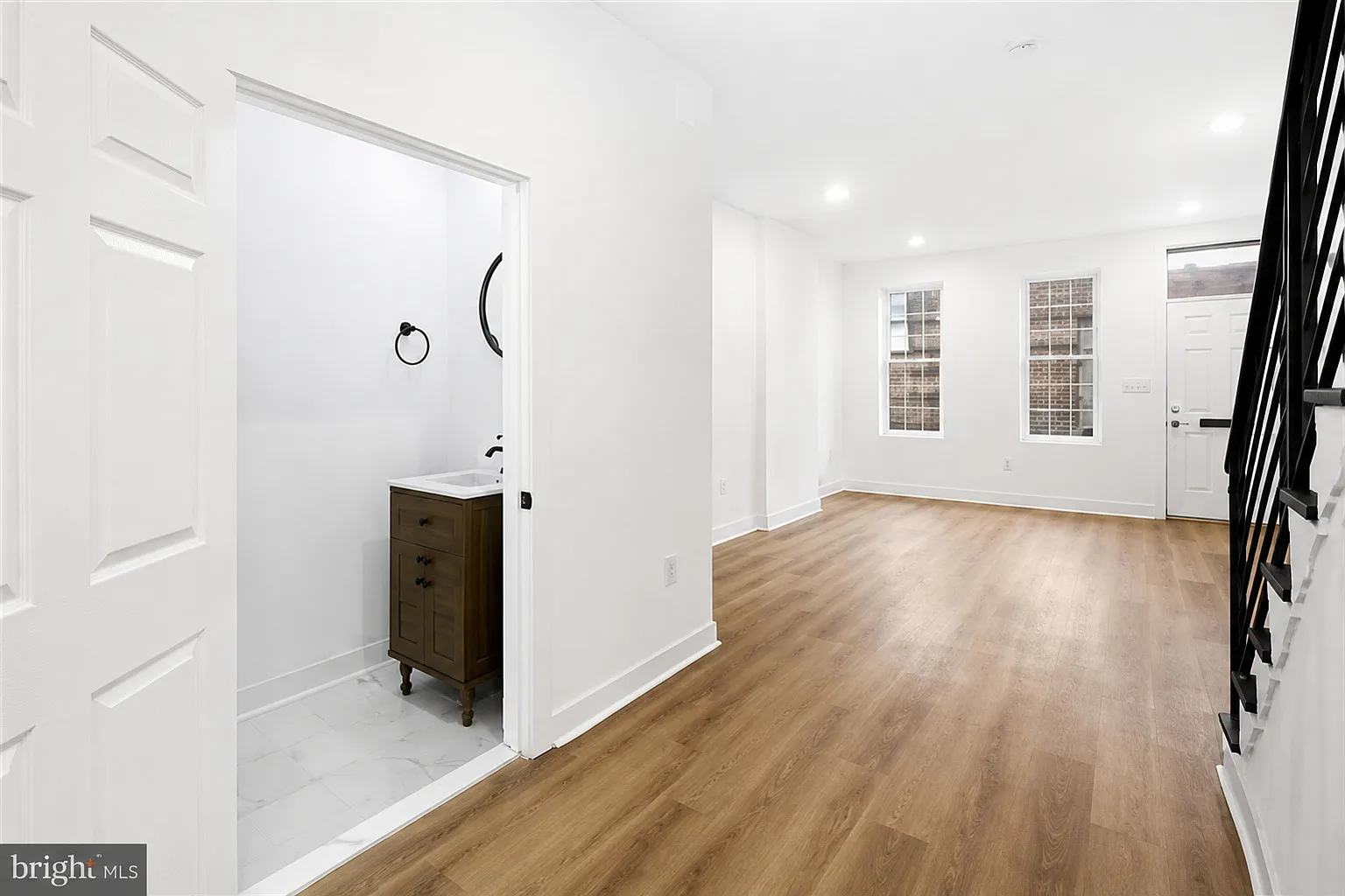3 bed, 1.5 bath, 1048 sqft, $1,850 — Photo 4
