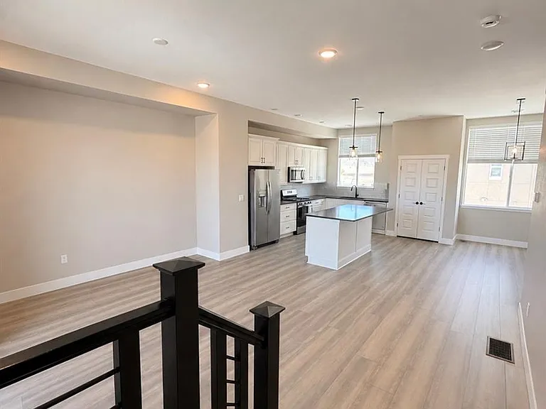 2275 S Poppy St — Photo 4