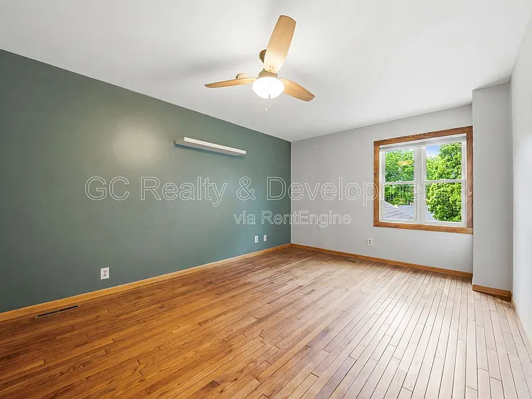 938 Canterbury Dr — Photo 15
