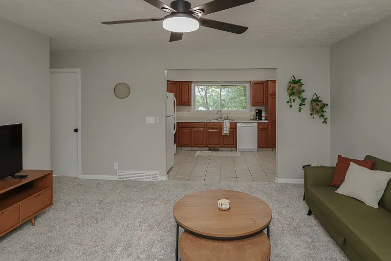 2 bed, 1.5 bath, 1650 sqft, $1,750 — Photo 3