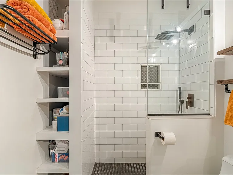 10 Cottage St #2 — Photo 15