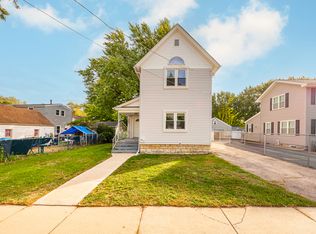 557 Hoyles Ave, Aurora, IL 60505