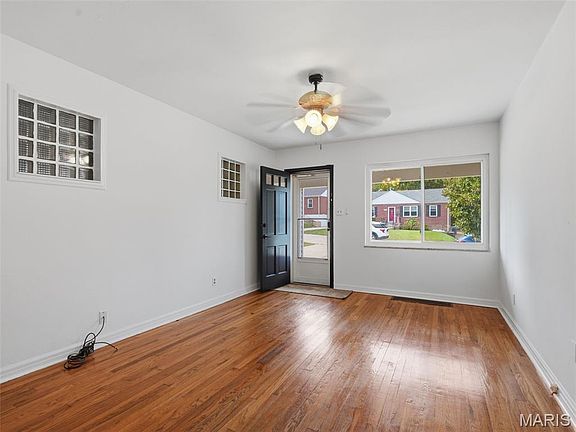 3rd image of 9838 Huntingdon Ln