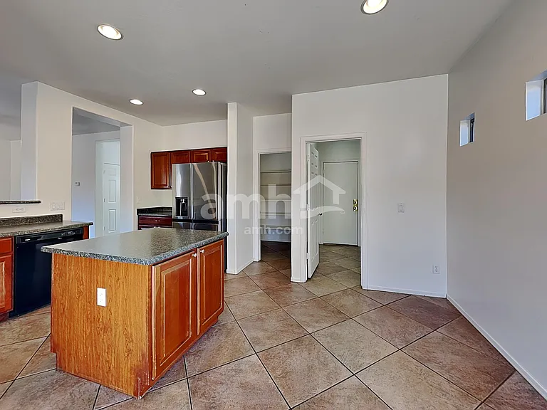 17646 W Bridger St — Photo 4