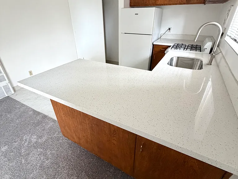 35 Valencia Ave #7 — Photo 1