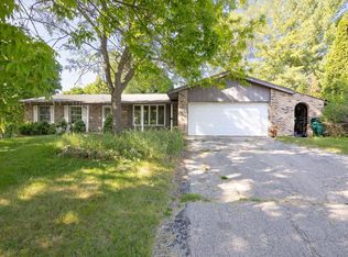 444 Raintree Dr, Fort Atkinson, WI 53538