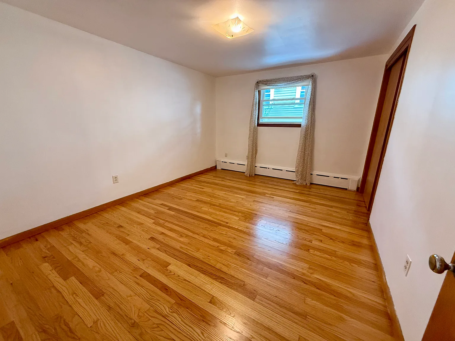 2 bed, 850 sqft, $2,500 — Photo 4