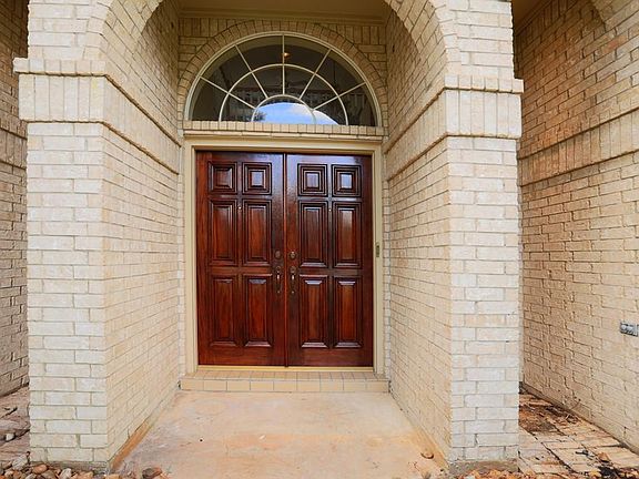Gracious Double Door Entry
