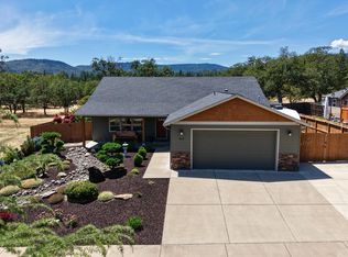 202 White Oak Way, Shady Cove, OR 97539