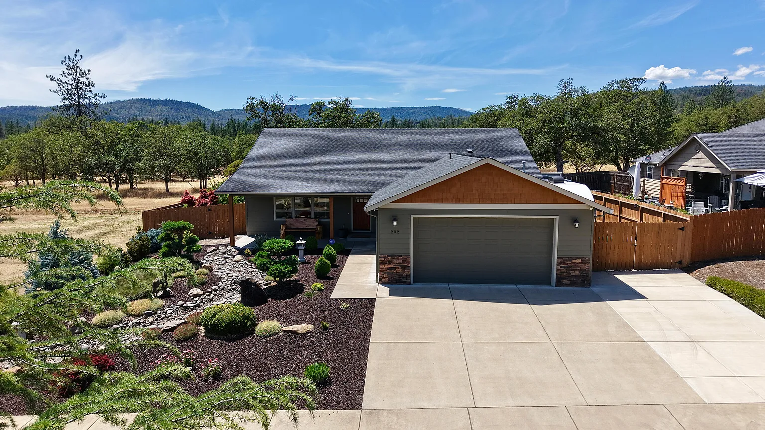 202 White Oak Way photo 1