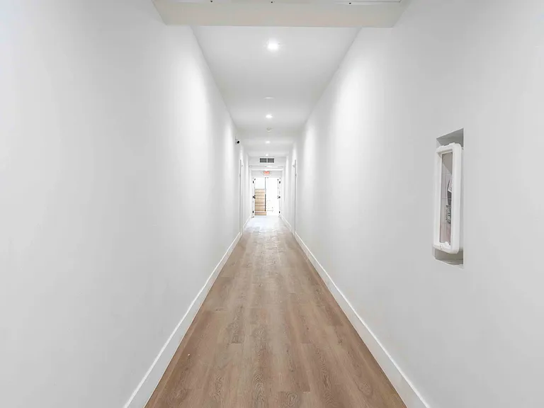 960 Jefferson Ave #105 — Photo 8