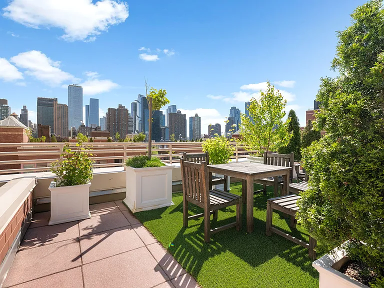 350 W 50th St #2B — Photo 13