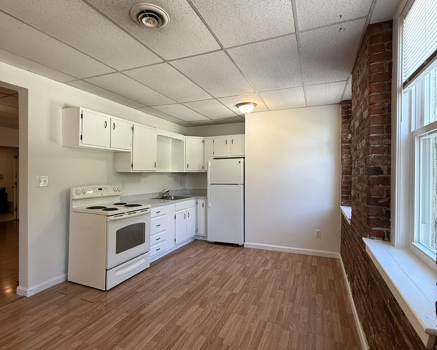 2 bed, 832 sqft, $2,200 — Photo 2