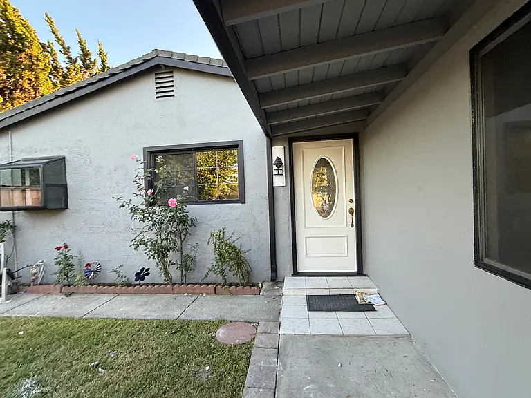 1433 Stahl St — Photo 5