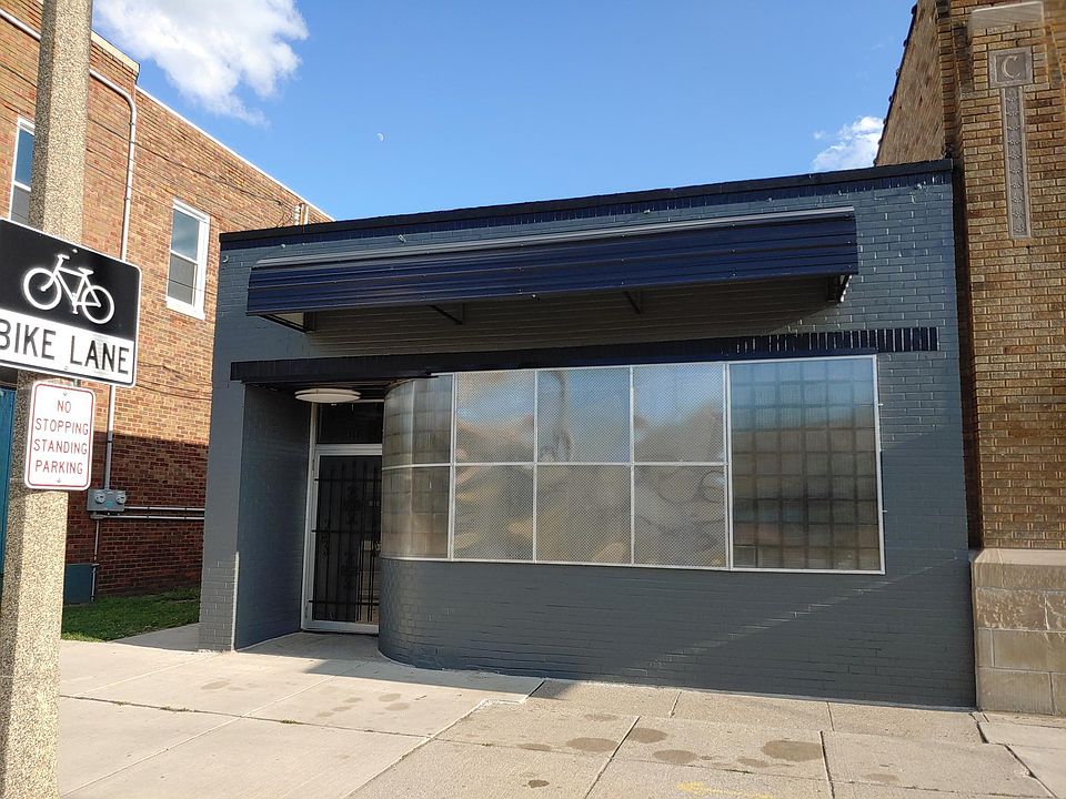 1st image of 909 W Saginaw St