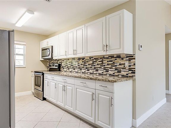4th image of 27605 Pinecrest Ln