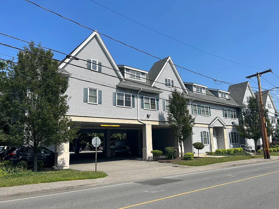 404 Whiting Ave #213