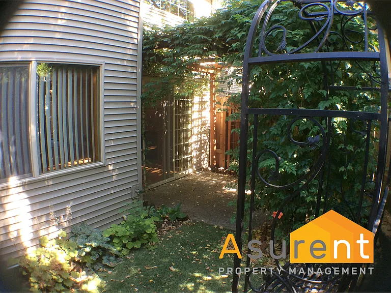 1106 E 11th St #C — Photo 21