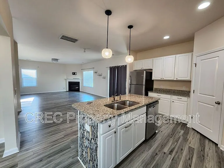 260 Hyrne Dr — Photo 9