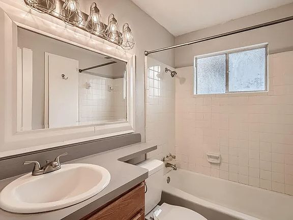 5th image of 414 Sarah St #414