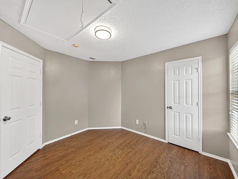 1523A Collin Dr — Photo 18