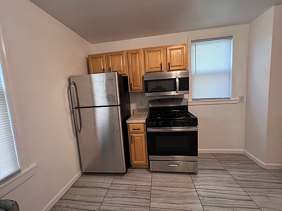 2nd image of 136 Bidwell Ave Floor 1