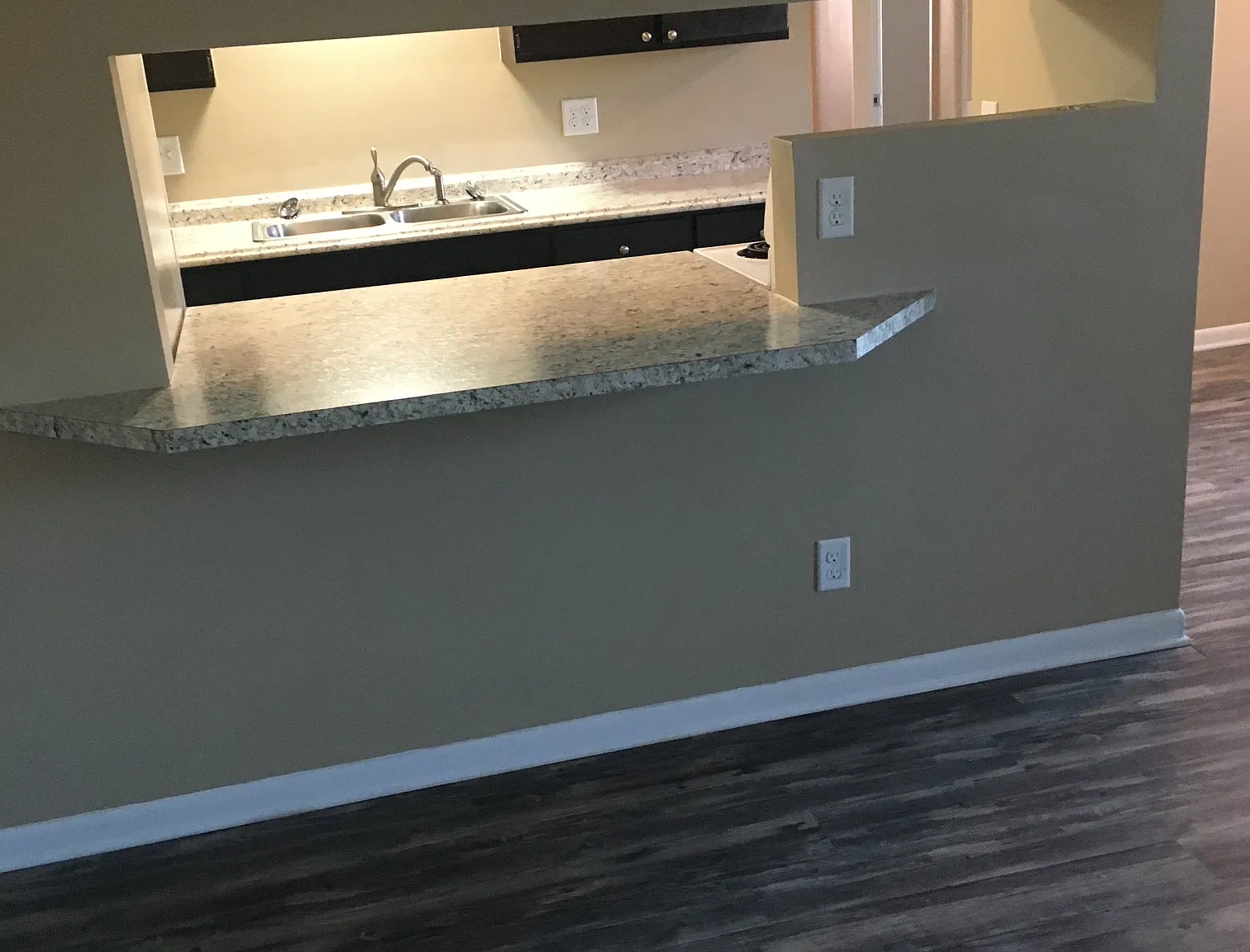 2 bed, 725 sqft, $1,000 — Photo 1