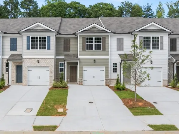 6002 Skylar Dr S, Fulton, GA 30331