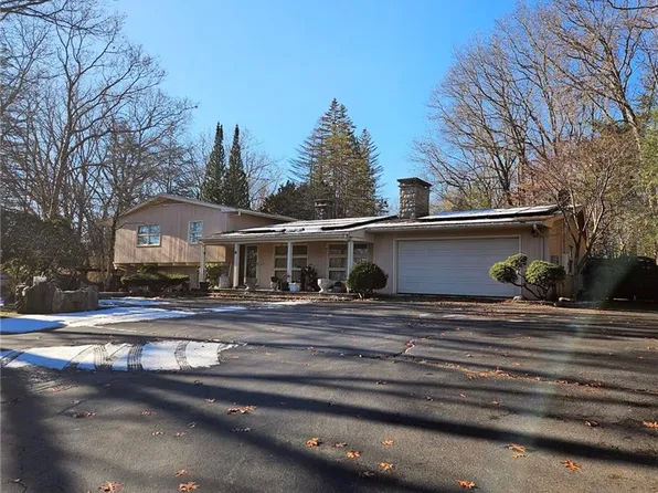 381 Angell Rd, Lincoln, RI 02865