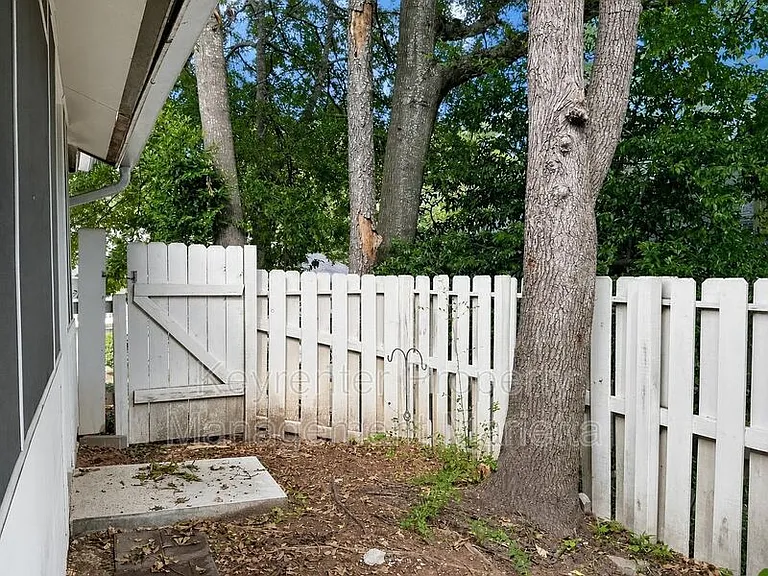723 Hanover Ln — Photo 20