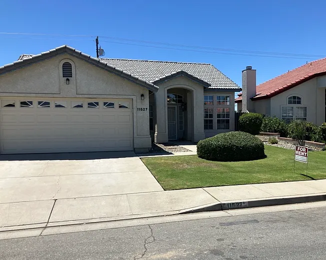 11527 Hannah Denise Ave — Photo 1