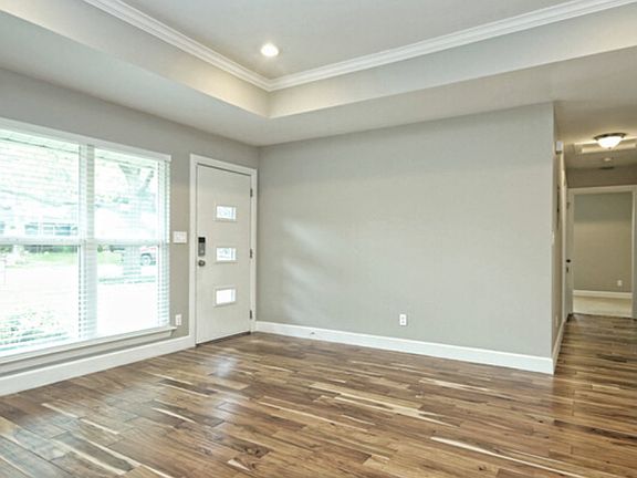 3rd image of 7508 Carriage Dr