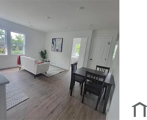 324 61st St NE #5 — Photo 9