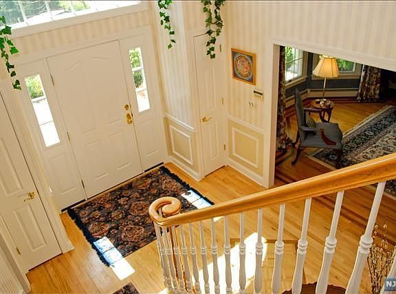 3rd image of 687 Highview Dr